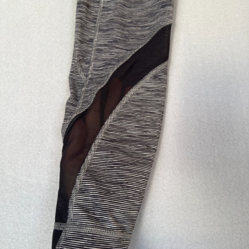 Lululemon Inspire Tight II Luxtreme Size 6 Space Dye Black/Gray Mesh Zip Pockets - Picture 4 of 11